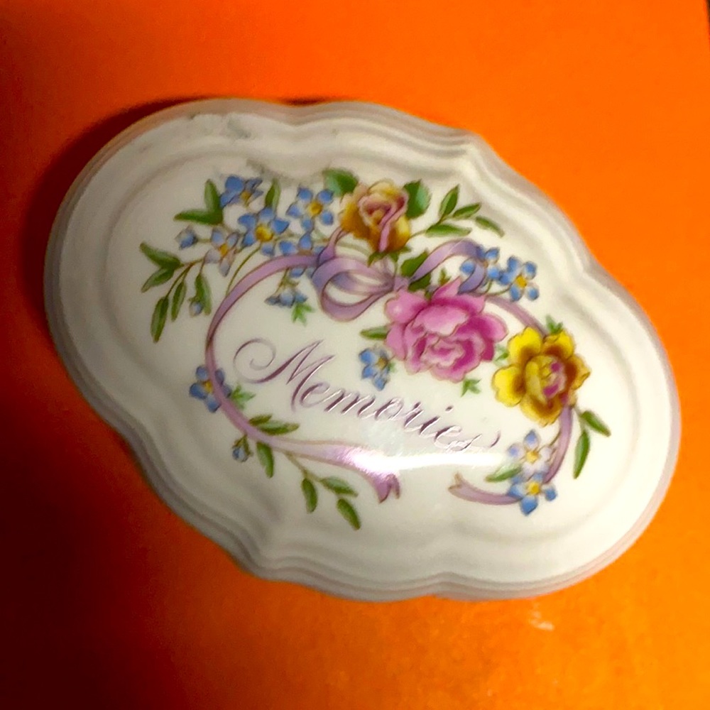VTG Avon Music Box